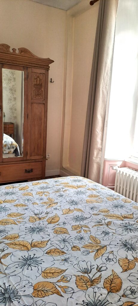 chambre 3 vue armoire ch3